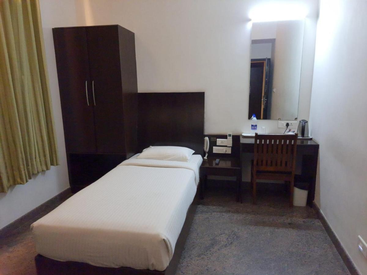 Kr Inn Hotel & Convention Centre Bangalore Exteriör bild