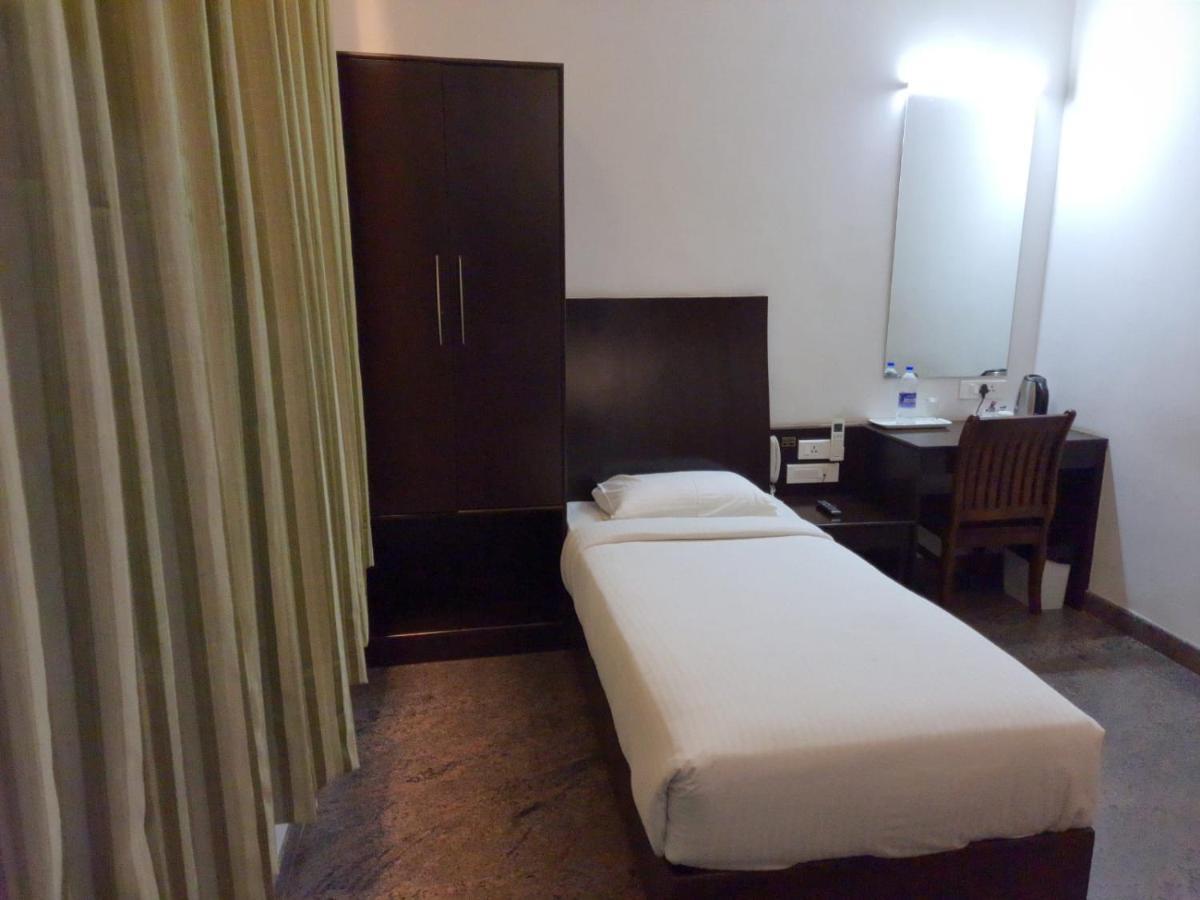 Kr Inn Hotel & Convention Centre Bangalore Exteriör bild